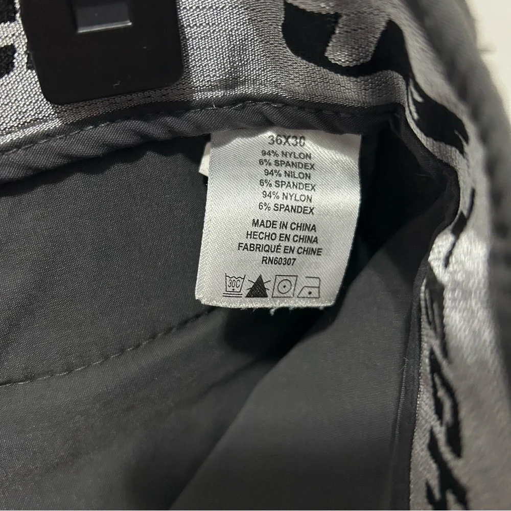 Ub Tech UNIONBAY Men's Dark Gray Cargo Pants Classic Fit Modern Stretch 36Wx30L - Picture 8 of 12